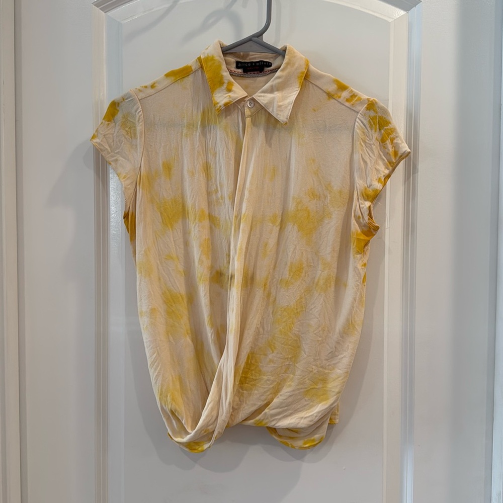 ⭐️Alice + Olivia  Silk Top⭐️